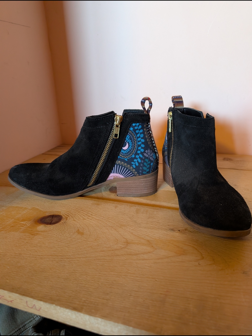 Inkkas Suede Women's Socrorro Booties